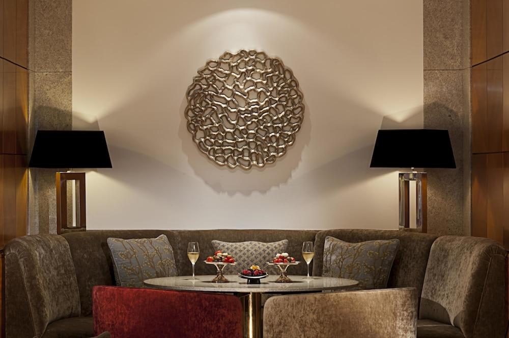 호텔 팰리스 베를린 외부 사진 The Lounge at the Ritz-Carlton, DIFC
