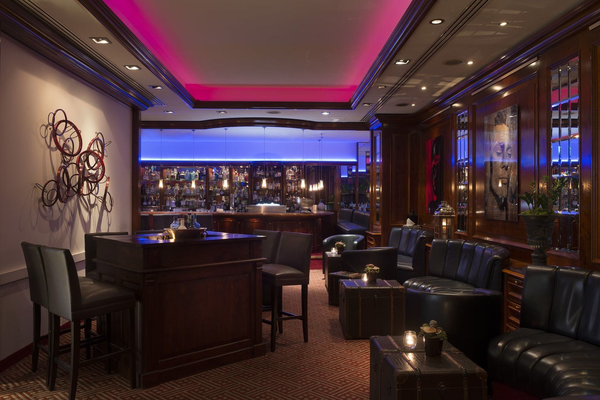 호텔 팰리스 베를린 외부 사진 The bar at the Westin Palace, Madrid