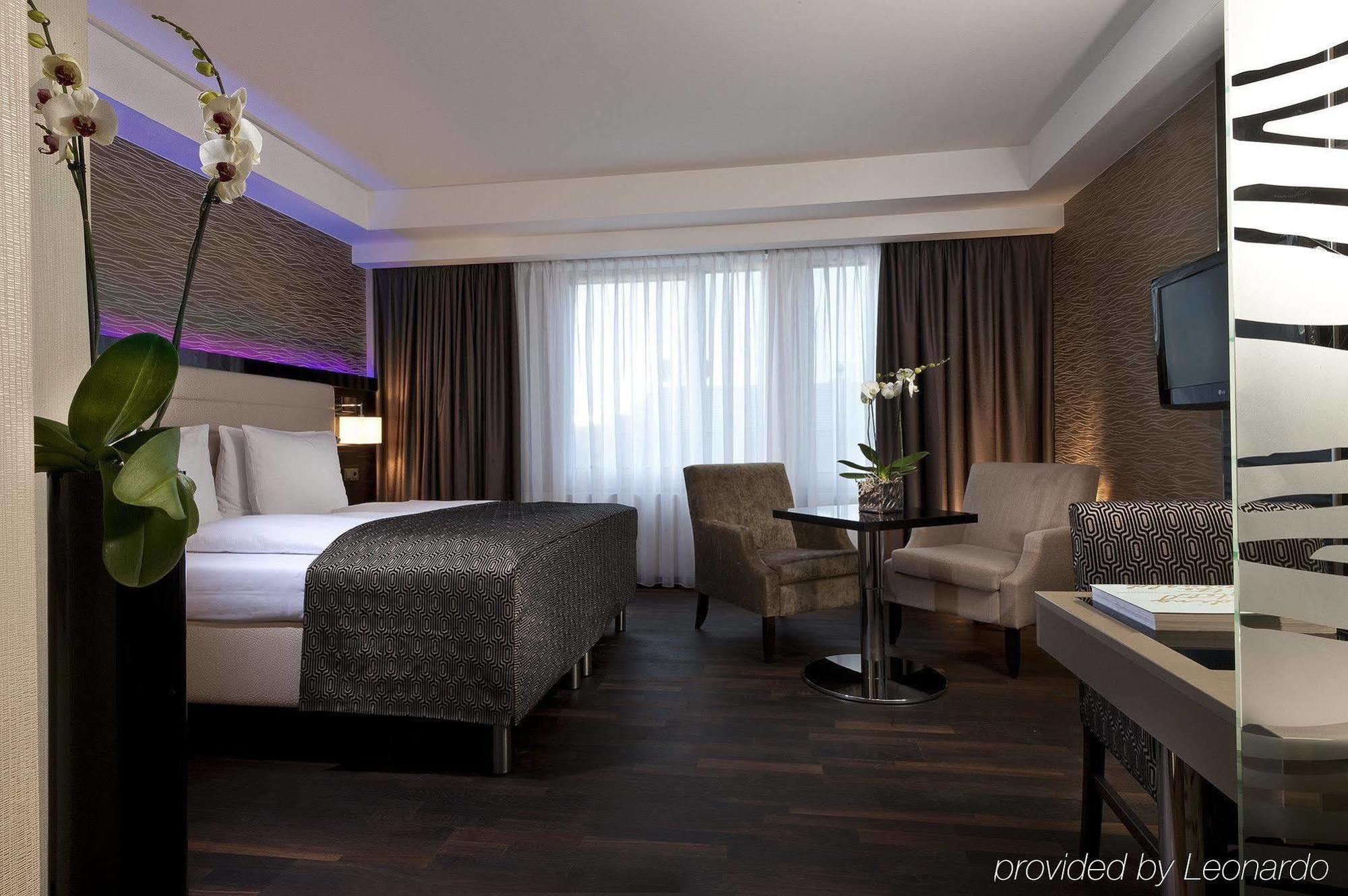 호텔 팰리스 베를린 객실 사진 A room at the hotel